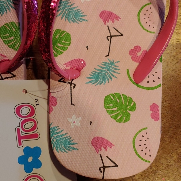 NWT2 for $15 Limited Tropical Flamingo Flip Flops - Picture 2 of 3